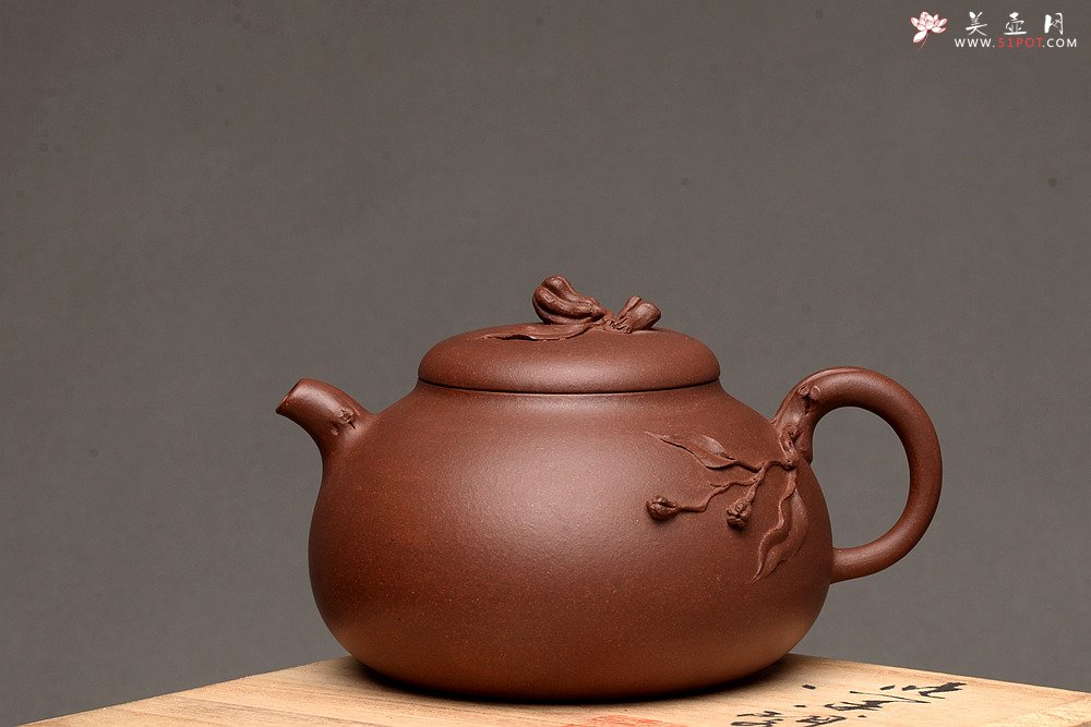 紫砂壶图片：潘丹初作品 吉祥祝福 敦厚可人 全手佛手 - 宜兴紫砂壶网