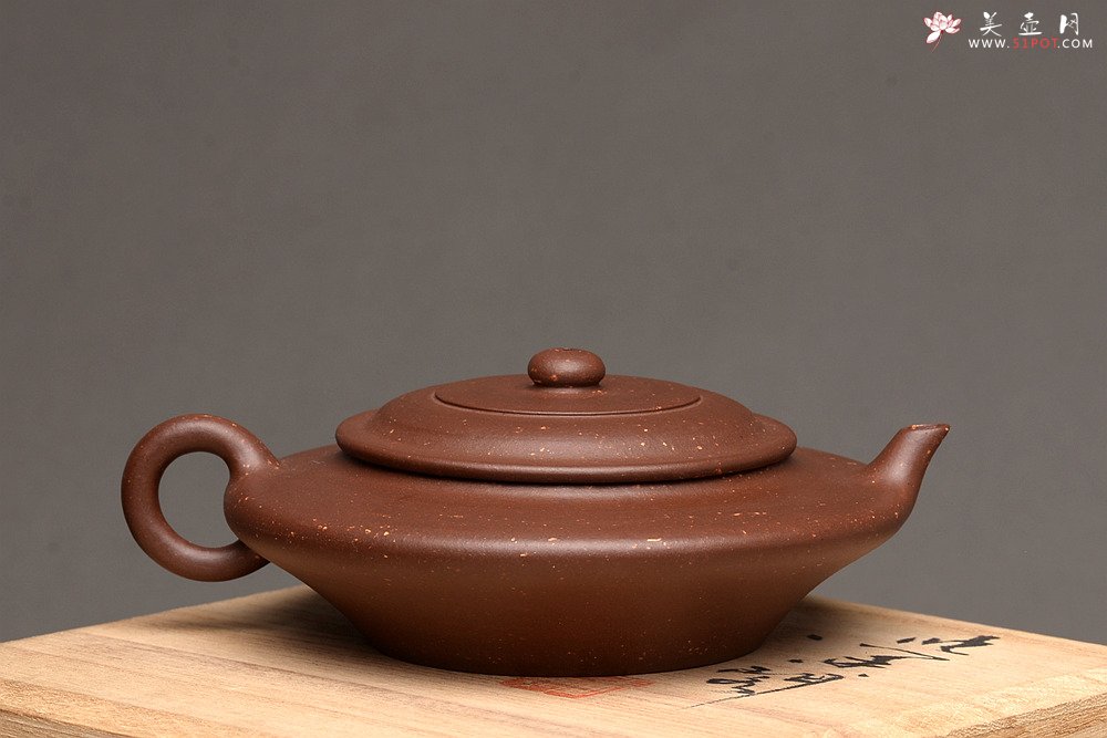 紫砂壶图片：潜力股 全手虚扁 单片拍打 相当有难度~ - 宜兴紫砂壶网