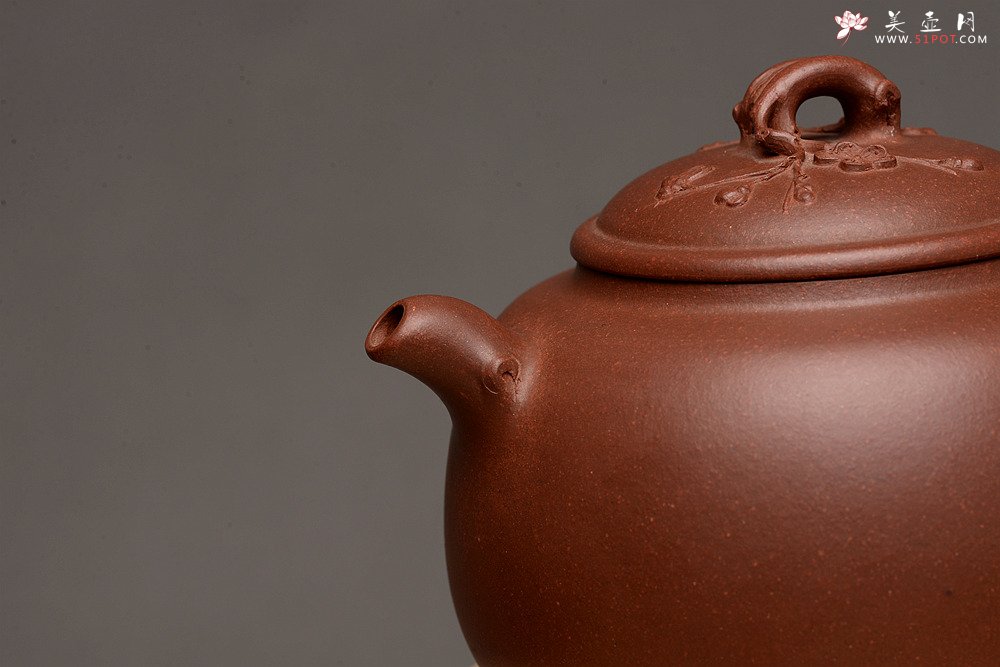 紫砂壶图片：江家风格 梅枝疏朗 贴叶精彩 全手寒香 - 宜兴紫砂壶网