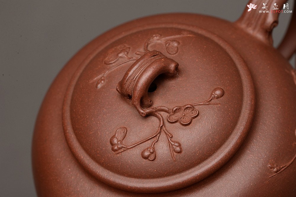 紫砂壶图片：江家风格 梅枝疏朗 贴叶精彩 全手寒香 - 宜兴紫砂壶网