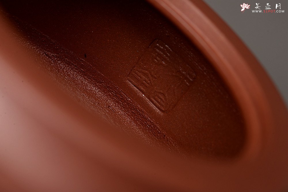 紫砂壶图片：万阗阗丙申年初春新品 精品中的精品 大气精工 国师和石双刀装饰 全手汉君 顶级底槽青 - 宜兴紫砂壶网