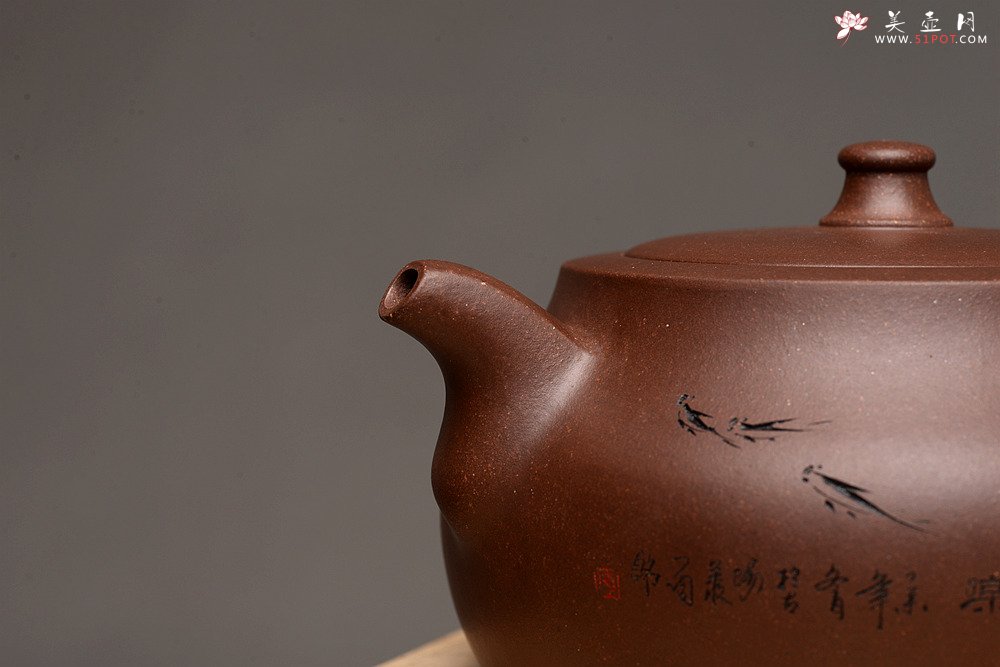 紫砂壶图片：钱伟刚原创 大蕴井栏 惊艳的作品 工整严谨 线条流畅 紫泥 - 宜兴紫砂壶网