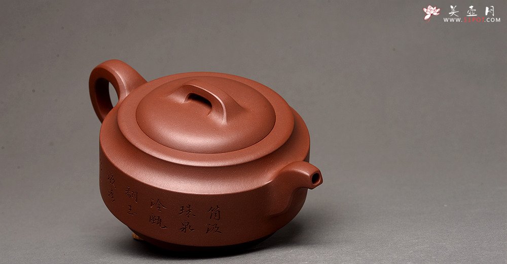 紫砂壶图片：万阗阗丙申年初春新品 精品中的精品 大气精工 国师和石双刀装饰 全手汉君 顶级底槽青 - 宜兴紫砂壶网