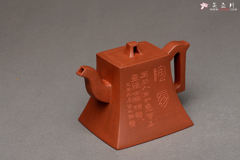 紫砂壶图片：大师风范 稳如泰山 国工师陈宏林装饰  全手方钟 珍藏 - 宜兴紫砂壶网