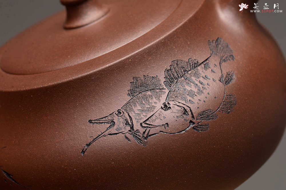 紫砂壶图片：钱伟刚原创 大蕴井栏 惊艳的作品 工整严谨 线条流畅 紫泥 - 宜兴紫砂壶网