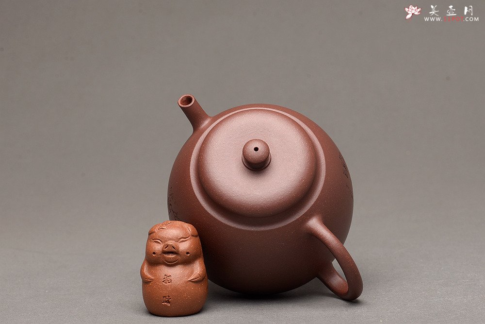 紫砂壶图片：美壶特惠 俞欣荣新品 经典之作 钢管直流~独孔 古拙有味 盉式茗壶  - 宜兴紫砂壶网