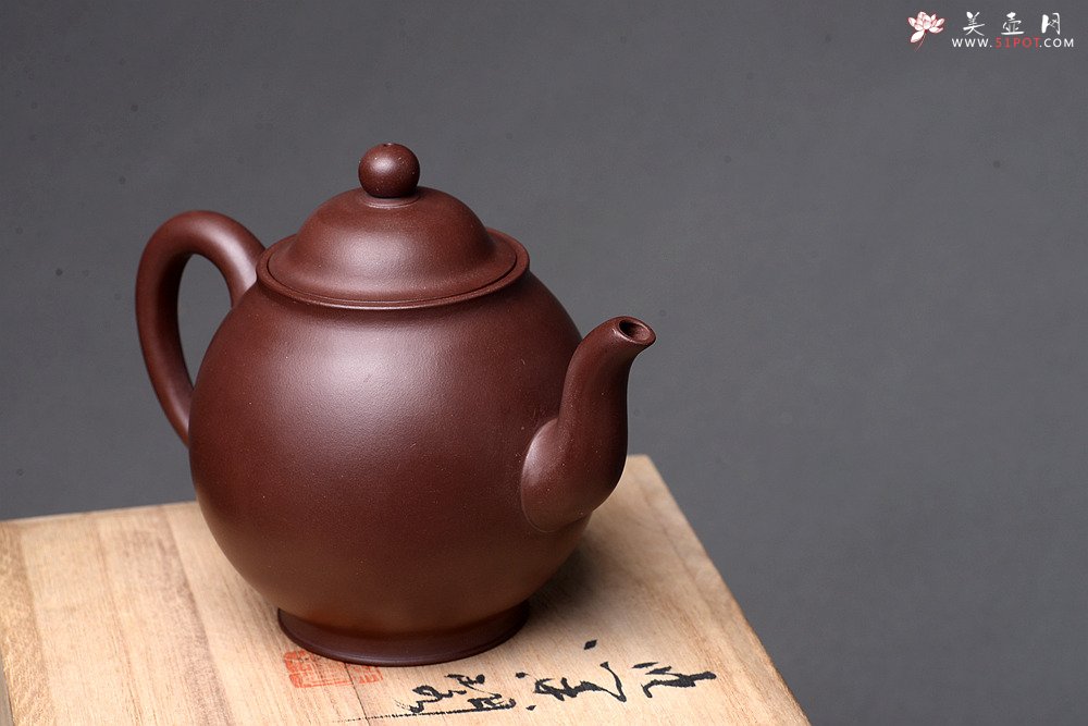 紫砂壶图片：婀娜多姿 柔美秀雅  全手高灯 精品老紫泥 - 宜兴紫砂壶网