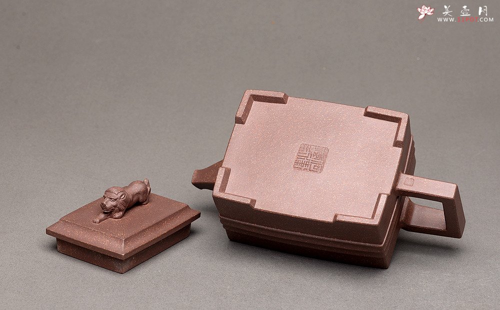 紫砂壶图片：何卫枫全手力作 规整厚重 全手青狮 - 宜兴紫砂壶网