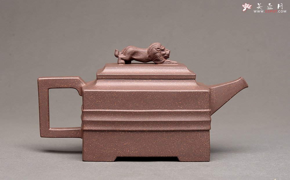 紫砂壶图片：何卫枫全手力作 规整厚重 全手青狮 - 宜兴紫砂壶网