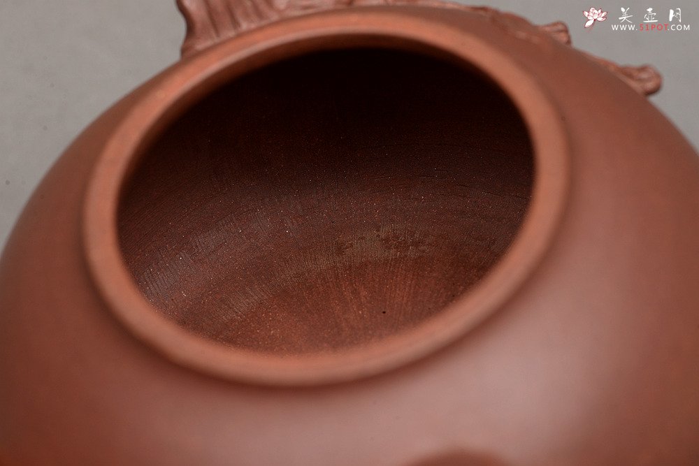 紫砂壶图片：潘丹初作品 吉祥祝福 敦厚可人 全手佛手 - 宜兴紫砂壶网