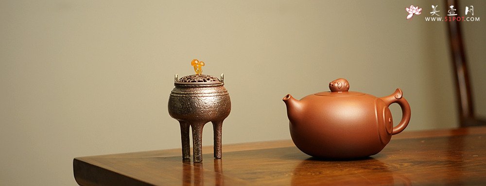 紫砂壶图片：乙未年终全手力作 敦厚可人 处处细节 寓意吉祥 金猪纳福  - 宜兴紫砂壶网