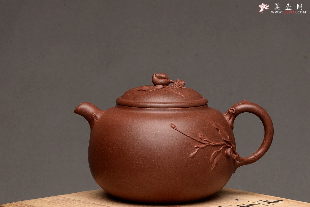 紫砂壶图片：潘丹初全手力作 沉稳敦厚不失拙趣 吉祥深深 蟠桃 - 宜兴紫砂壶网