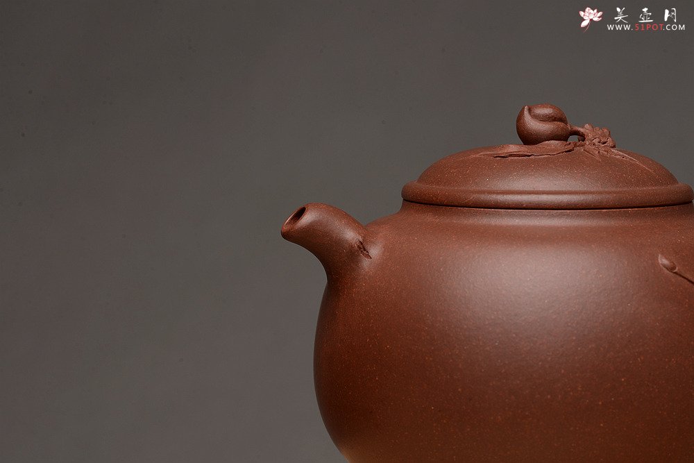 紫砂壶图片：潘丹初全手力作 沉稳敦厚不失拙趣 吉祥深深 蟠桃 - 宜兴紫砂壶网