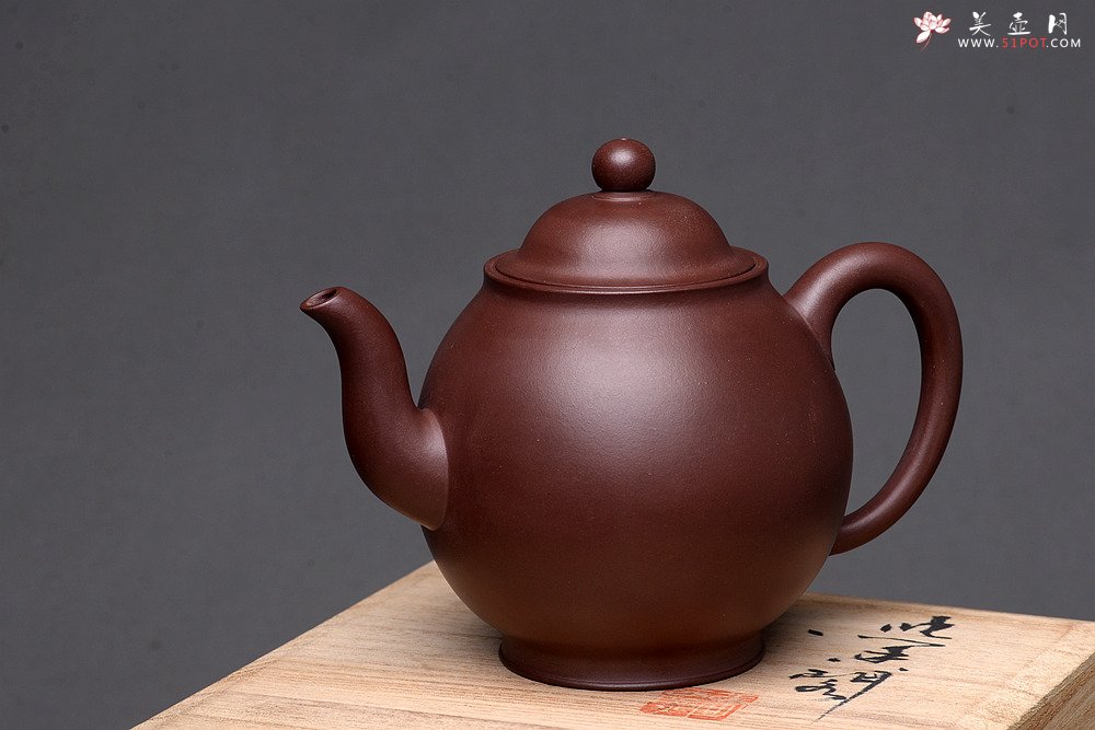 紫砂壶图片：婀娜多姿 柔美秀雅  全手高灯 精品老紫泥 - 宜兴紫砂壶网