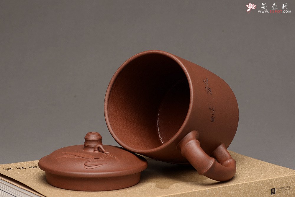 紫砂壶图片：格调雅玩 陆轶舟老师精刻 居不可无竹~好料竹节盖杯 - 宜兴紫砂壶网