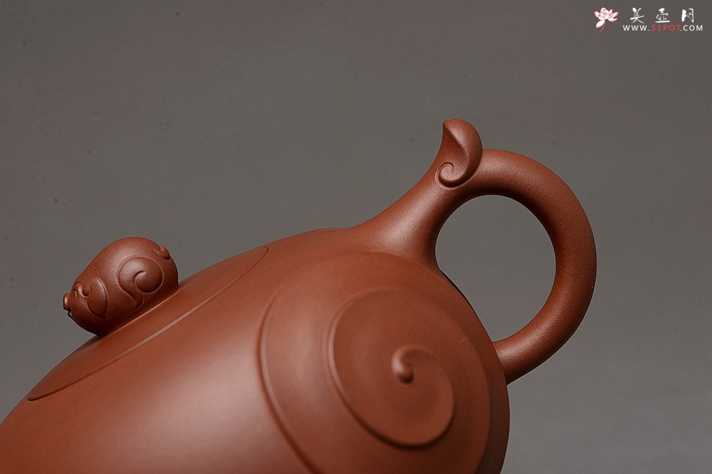 紫砂壶图片：乙未年终全手力作 敦厚可人 处处细节 寓意吉祥 金猪纳福  - 宜兴紫砂壶网