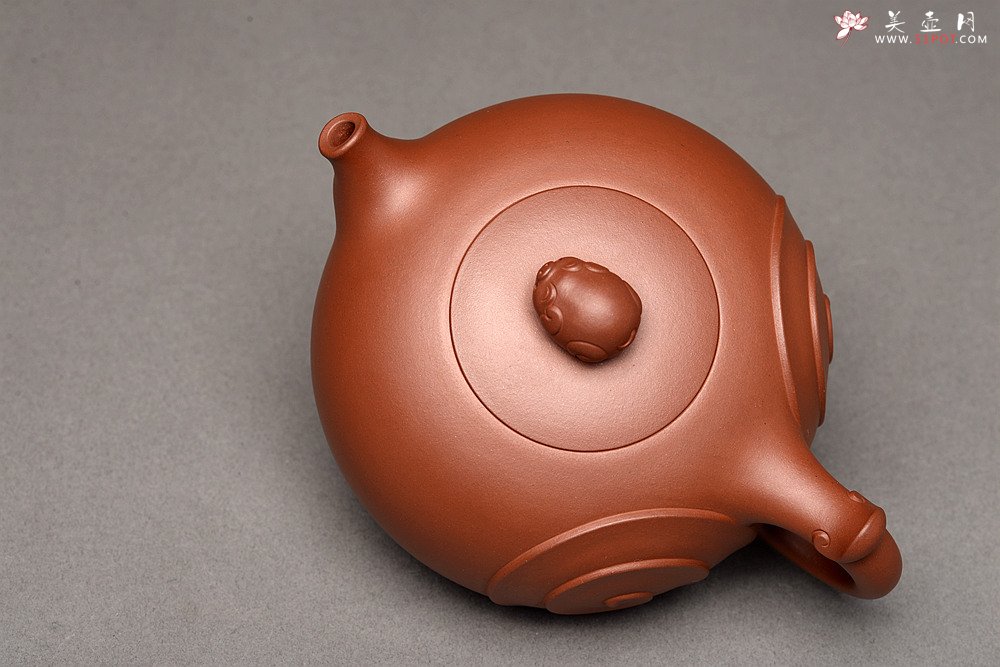 紫砂壶图片：乙未年终全手力作 敦厚可人 处处细节 寓意吉祥 金猪纳福  - 宜兴紫砂壶网