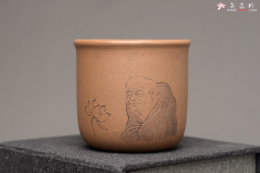 紫砂壶图片：美壶特惠 游心堂主人和知秋合作精刻 高档套组杯 6个一组 送礼自玩佳品~ - 宜兴紫砂壶网