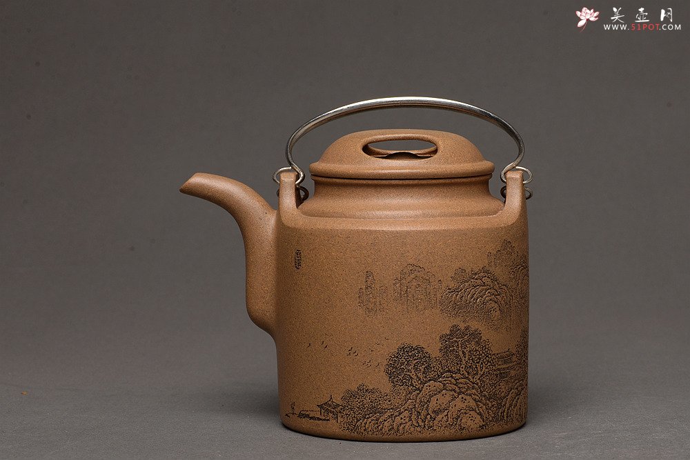 紫砂壶图片：李彦雄精刻山水 饱满匀称 挺拔高俊 全手牛盖洋桶 气韵十足 - 宜兴紫砂壶网