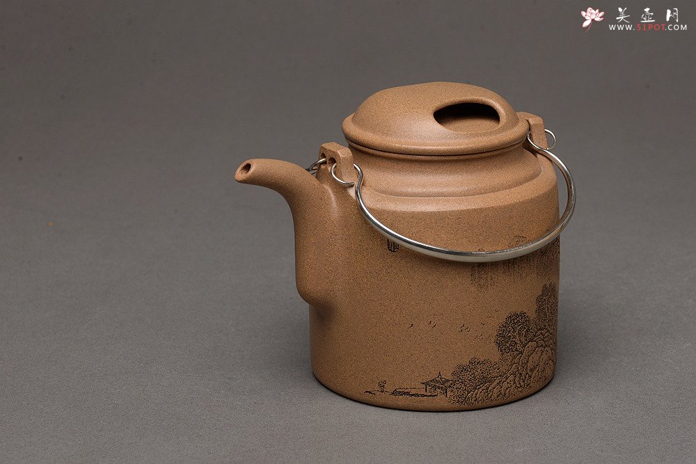 紫砂壶图片：李彦雄精刻山水 饱满匀称 挺拔高俊 全手牛盖洋桶 气韵十足 - 宜兴紫砂壶网