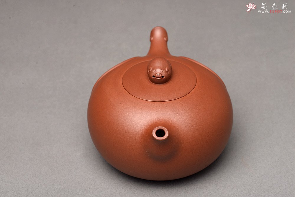 紫砂壶图片：乙未年终全手力作 敦厚可人 处处细节 寓意吉祥 金猪纳福  - 宜兴紫砂壶网