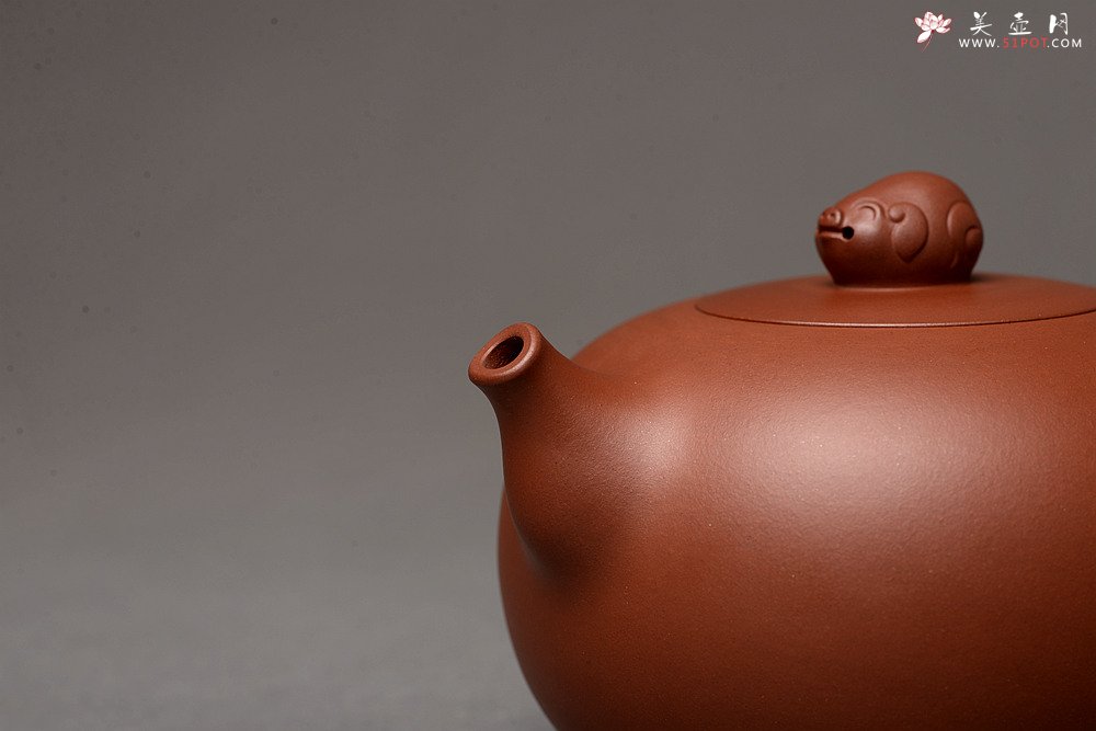 紫砂壶图片：乙未年终全手力作 敦厚可人 处处细节 寓意吉祥 金猪纳福  - 宜兴紫砂壶网
