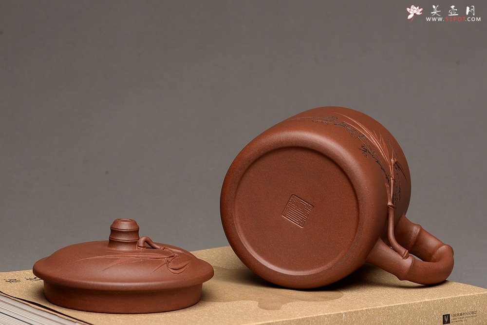 紫砂壶图片：格调雅玩 陆轶舟老师精刻 居不可无竹~好料竹节盖杯 - 宜兴紫砂壶网