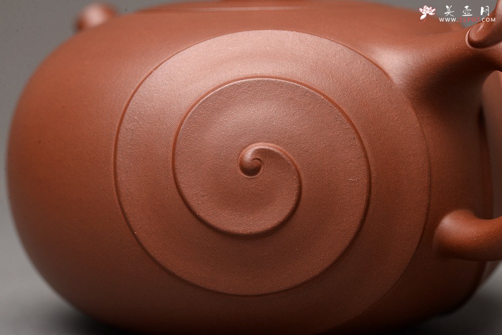 紫砂壶图片：乙未年终全手力作 敦厚可人 处处细节 寓意吉祥 金猪纳福  - 宜兴紫砂壶网