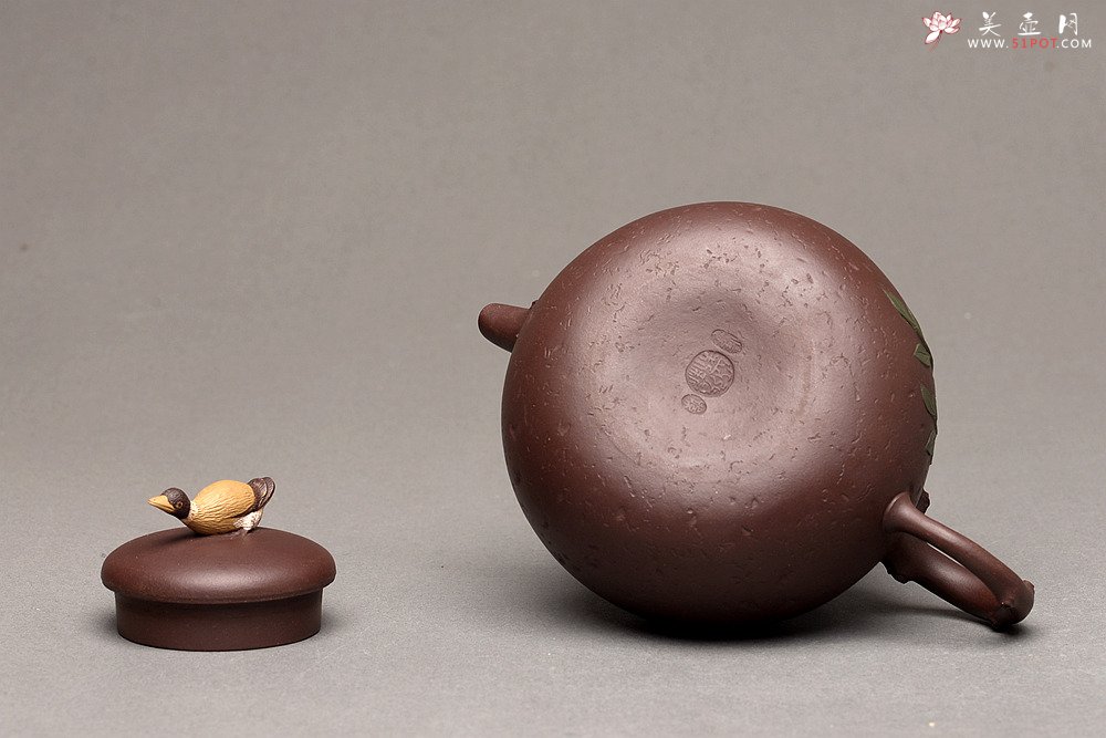 紫砂壶图片：诗情画意 春江水暖鸭先知 孙伟强张新亚原创作品 玩味不绝 - 宜兴紫砂壶网