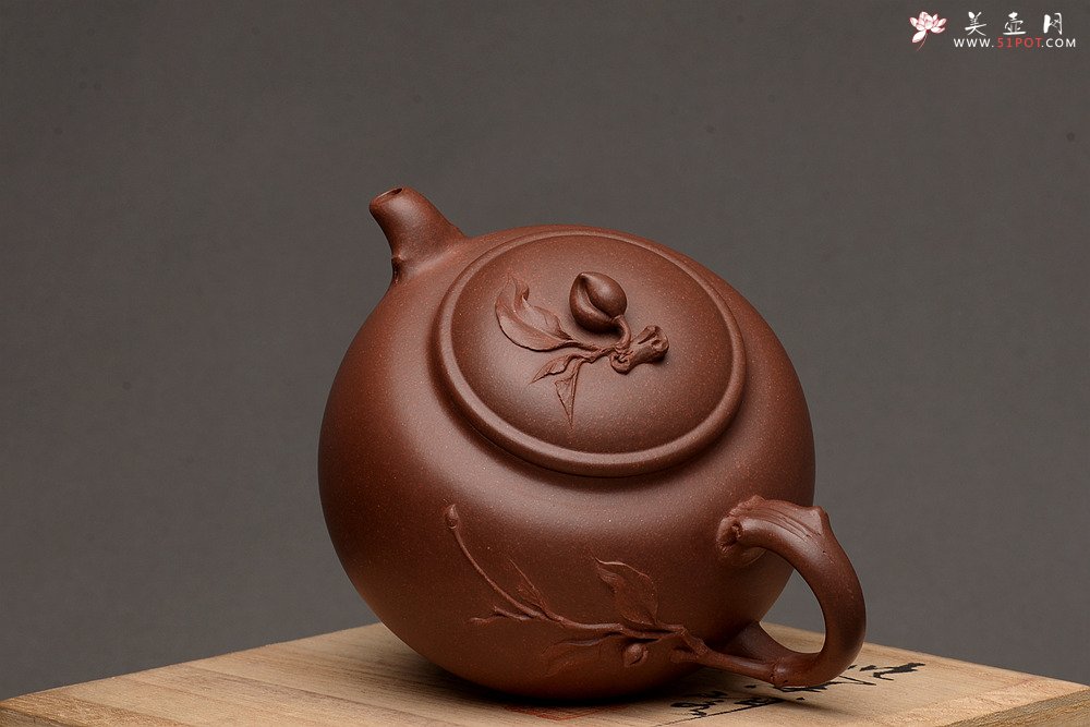 紫砂壶图片：潘丹初全手力作 沉稳敦厚不失拙趣 吉祥深深 蟠桃 - 宜兴紫砂壶网