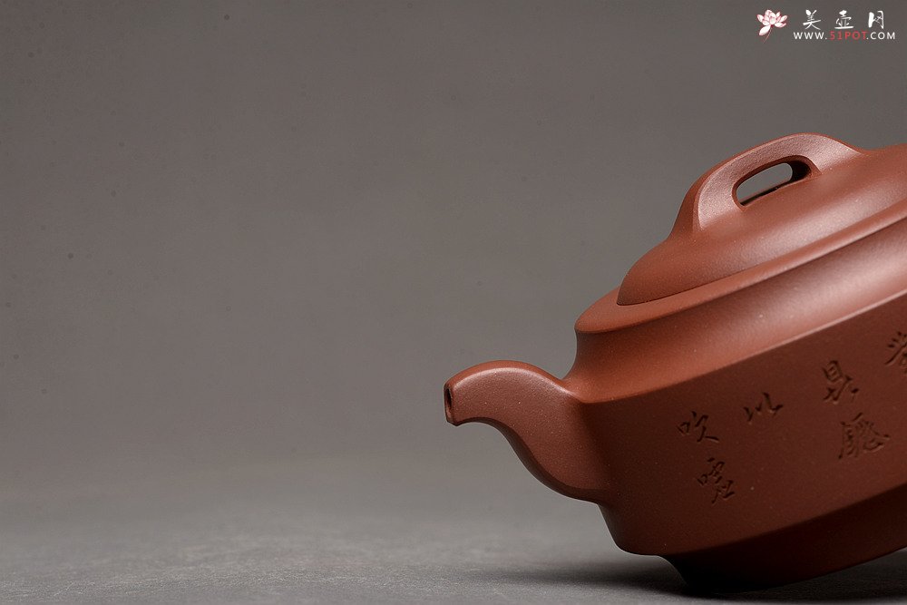 紫砂壶图片：万阗阗丙申年初春新品 精品中的精品 大气精工 国师和石双刀装饰 全手汉君 顶级底槽青 - 宜兴紫砂壶网