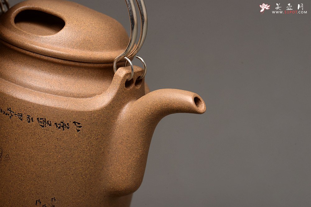 紫砂壶图片：李彦雄精刻山水 饱满匀称 挺拔高俊 全手牛盖洋桶 气韵十足 - 宜兴紫砂壶网