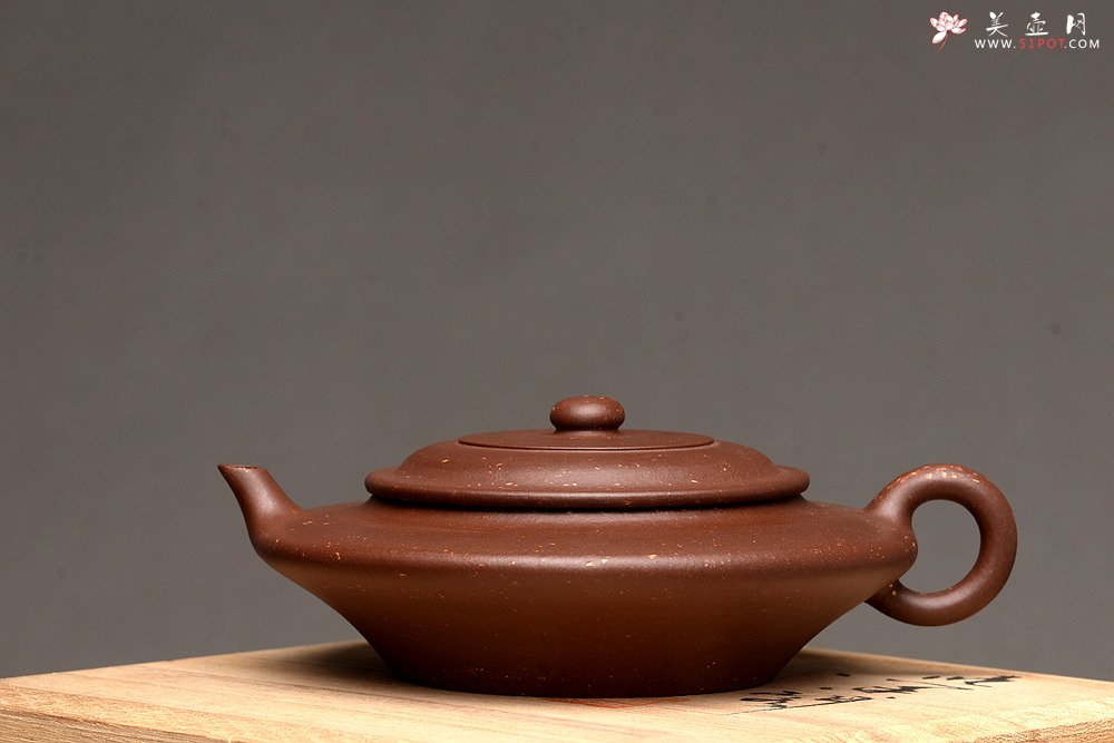 紫砂壶图片：潜力股 全手虚扁 单片拍打 相当有难度~ - 宜兴紫砂壶网