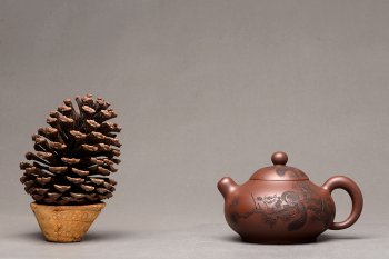 紫砂壶图片：美壶特惠 谭华斌近作 道洪风格之珠韵 刻绘精细生动  - 宜兴紫砂壶网