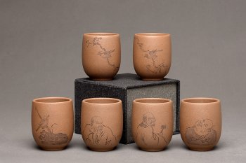 紫砂壶图片：美壶特惠 游心堂主人精刻 高档套组杯 6个一组  送礼自玩佳品~ - 宜兴紫砂壶网