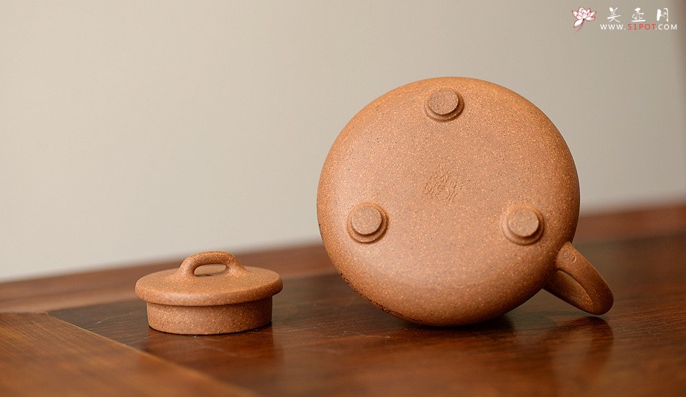 紫砂壶图片：朱牧清文气之作 实用佳器 摹古东石瓢 - 宜兴紫砂壶网