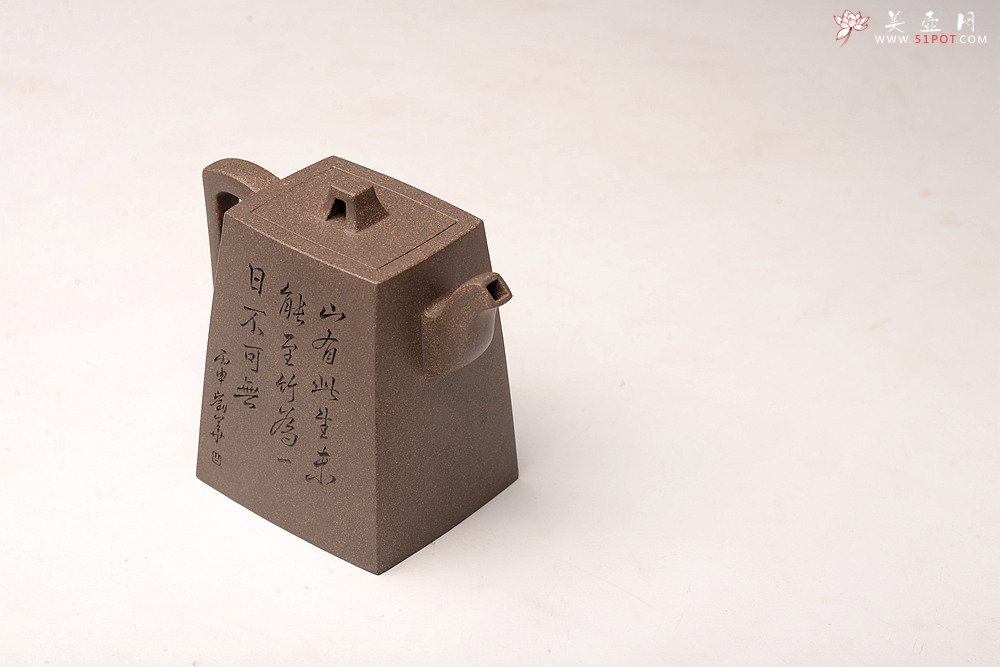 紫砂壶图片：何卫枫丙申春全手新作 毛国强徒弟刘华文气装饰 明相四方 稳中见秀 做工挺拔 - 宜兴紫砂壶网