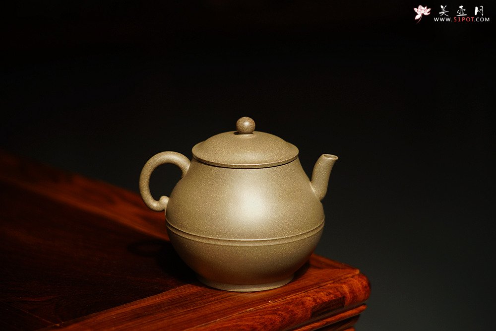 紫砂壶图片：钱林芳全手作品 汉隐壶 优质青灰泥 韵味独特 饱满俊雅 - 宜兴紫砂壶网