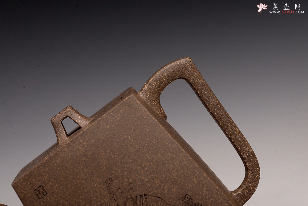 紫砂壶图片：何卫枫丙申春全手新作 毛国强徒弟刘华文气装饰 明相四方 稳中见秀 做工挺拔 - 宜兴紫砂壶网