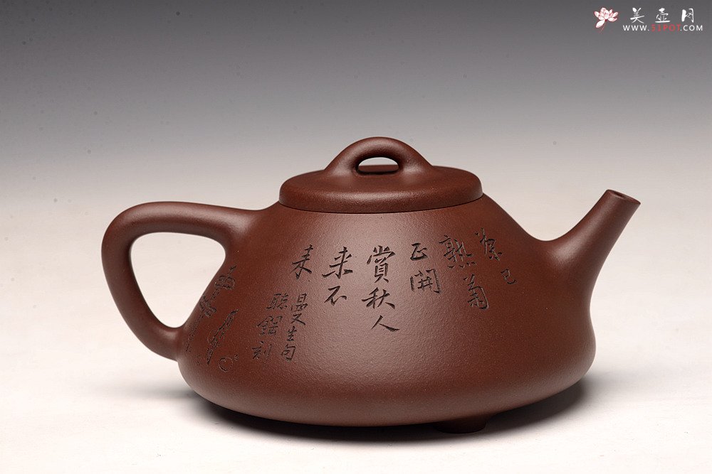 紫砂壶图片：劲骨之瓢 全手摹古石瓢 张听刚刻绘刀法精炼 古韵流长 - 宜兴紫砂壶网