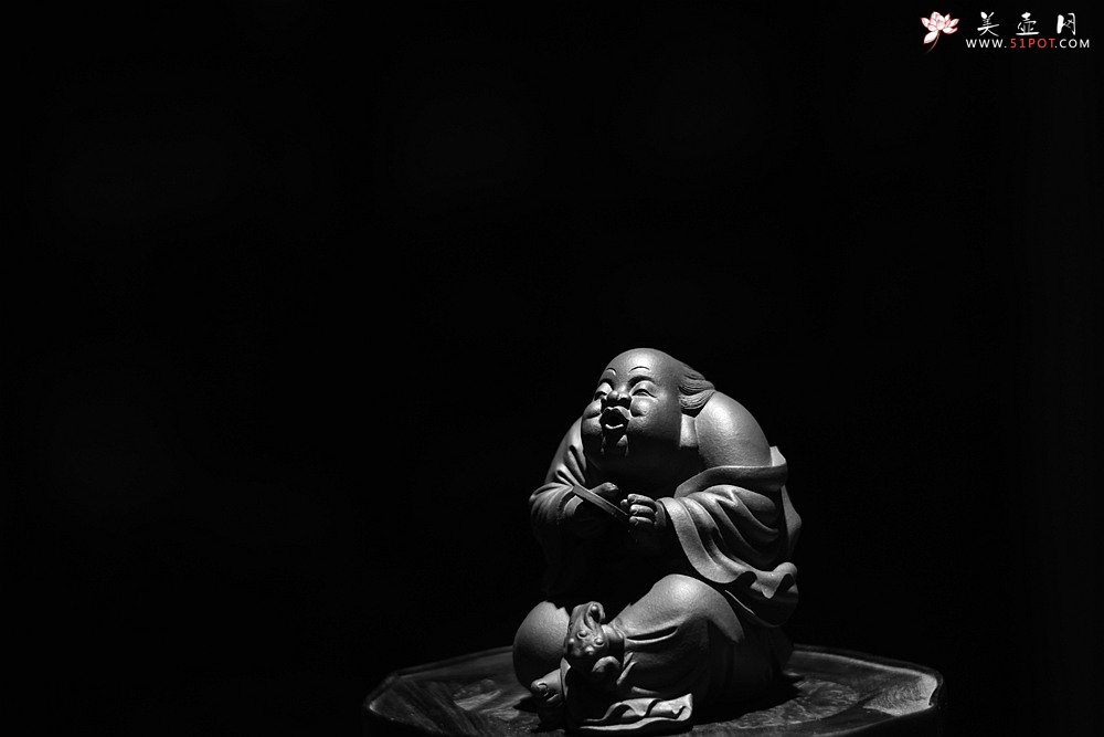 紫砂壶图片：王健徒弟刘祥新作 奢侈用料底槽青 刘海戏金蟾  - 宜兴紫砂壶网