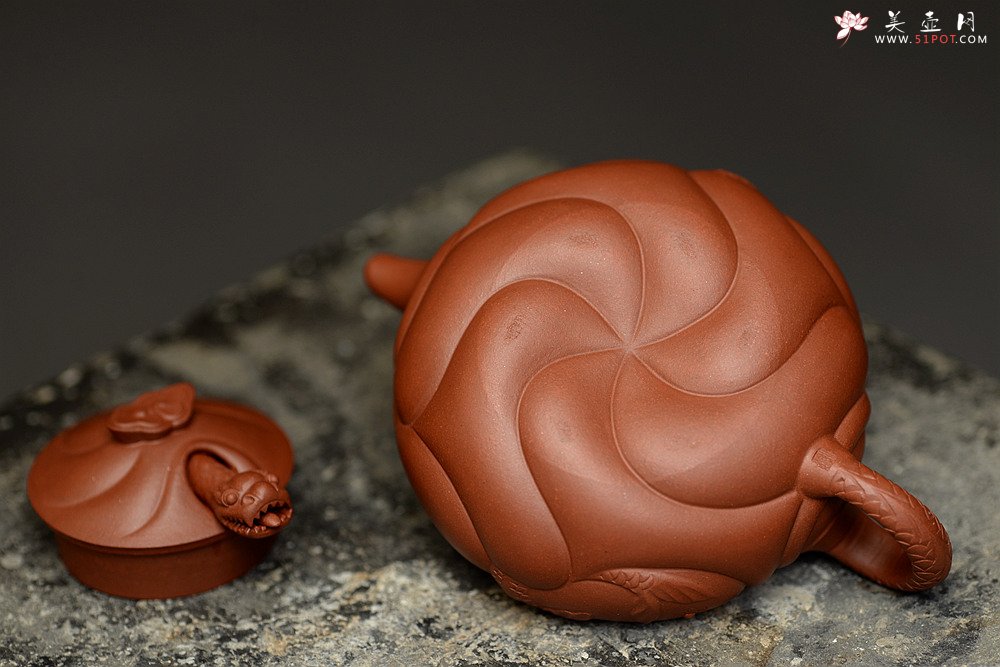 紫砂壶图片：精工之作 鱼化龙 别具风格~油润底槽青 鱼跃龙门 - 宜兴紫砂壶网