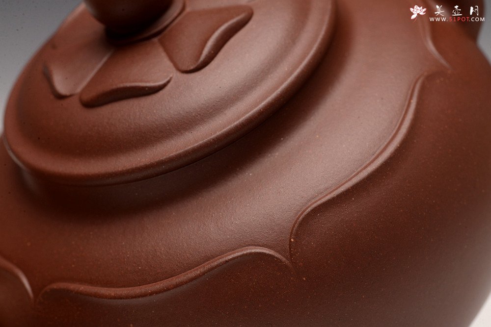 紫砂壶图片：储俊伟 精品代表作 全手三足宝莲（获得乙未年全手工大赛三等奖） 温文尔雅 - 宜兴紫砂壶网