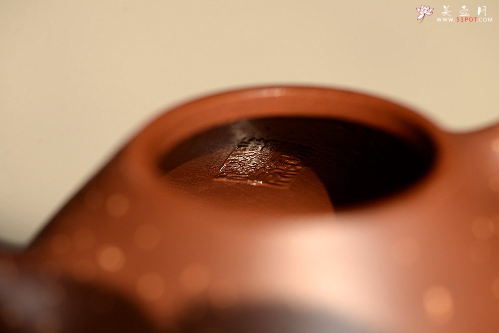 紫砂壶图片：骨肉均挺 迷人铺砂 巧克力之全手子冶石瓢 - 宜兴紫砂壶网