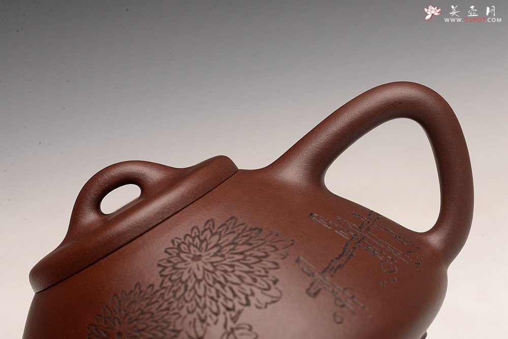 紫砂壶图片：劲骨之瓢 全手摹古石瓢 张听刚刻绘刀法精炼 古韵流长 - 宜兴紫砂壶网