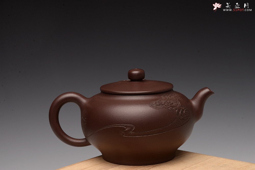 紫砂壶图片：高雪琴乙未年全手原创作品 陆轶舟精心装饰 云卷云舒 雅致 云锦 - 宜兴紫砂壶网