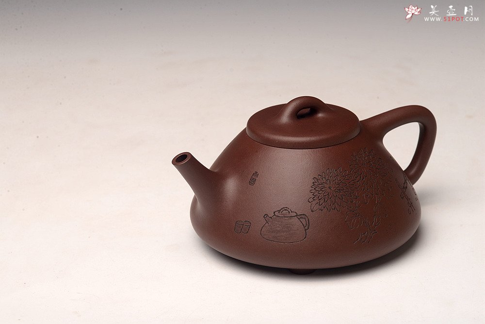 紫砂壶图片：劲骨之瓢 全手摹古石瓢 张听刚刻绘刀法精炼 古韵流长 - 宜兴紫砂壶网
