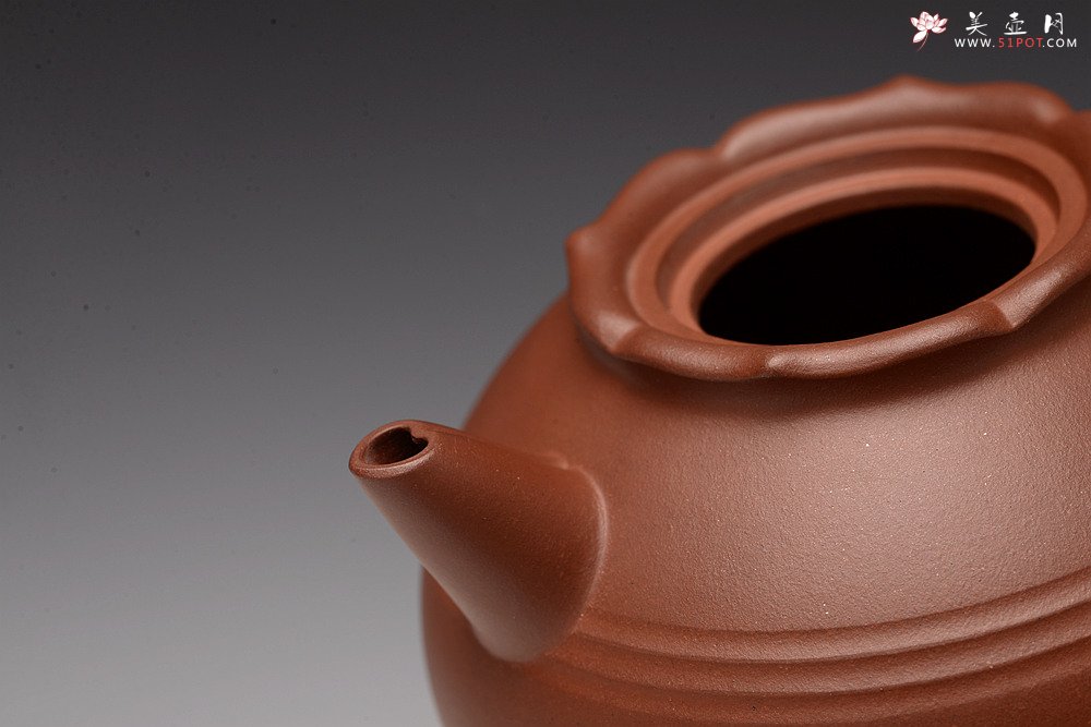 紫砂壶图片：于洪霞新作 造型敦厚 古雅可人 细节頗見功力 心心相印 全手素心 - 宜兴紫砂壶网