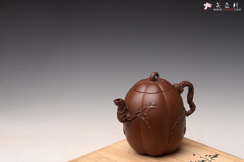 紫砂壶图片：顾正芳精品全手 原创作品 花货技法精湛  甜瓜 赵辉老师精刻 - 宜兴紫砂壶网