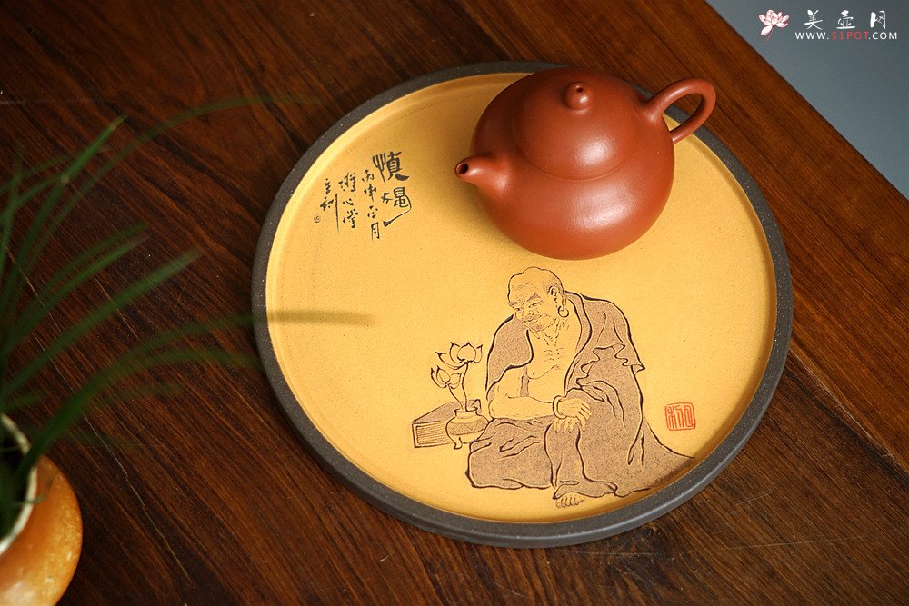 紫砂壶图片：美壶特惠 游心堂主人精刻 文气工笔罗汉系列 干泡台 文盘 送礼自玩佳品 - 宜兴紫砂壶网